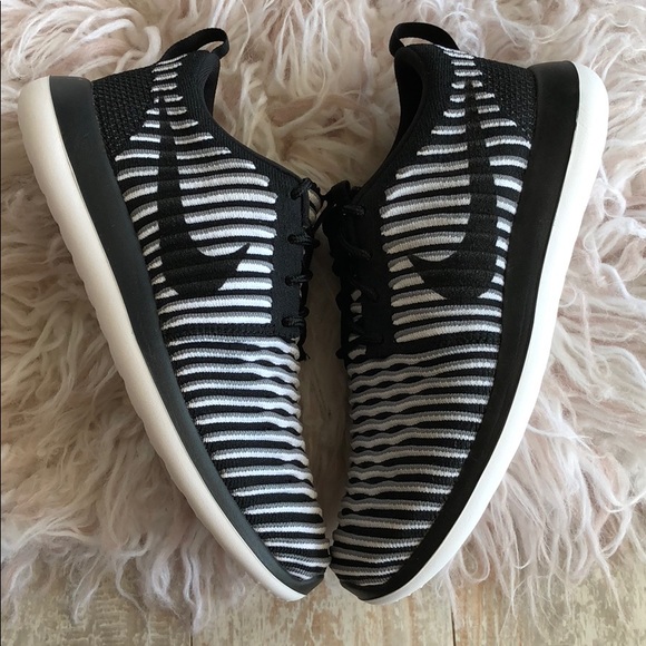 NWT Nike Roshe Two Flyknit - Picture 3 of 7